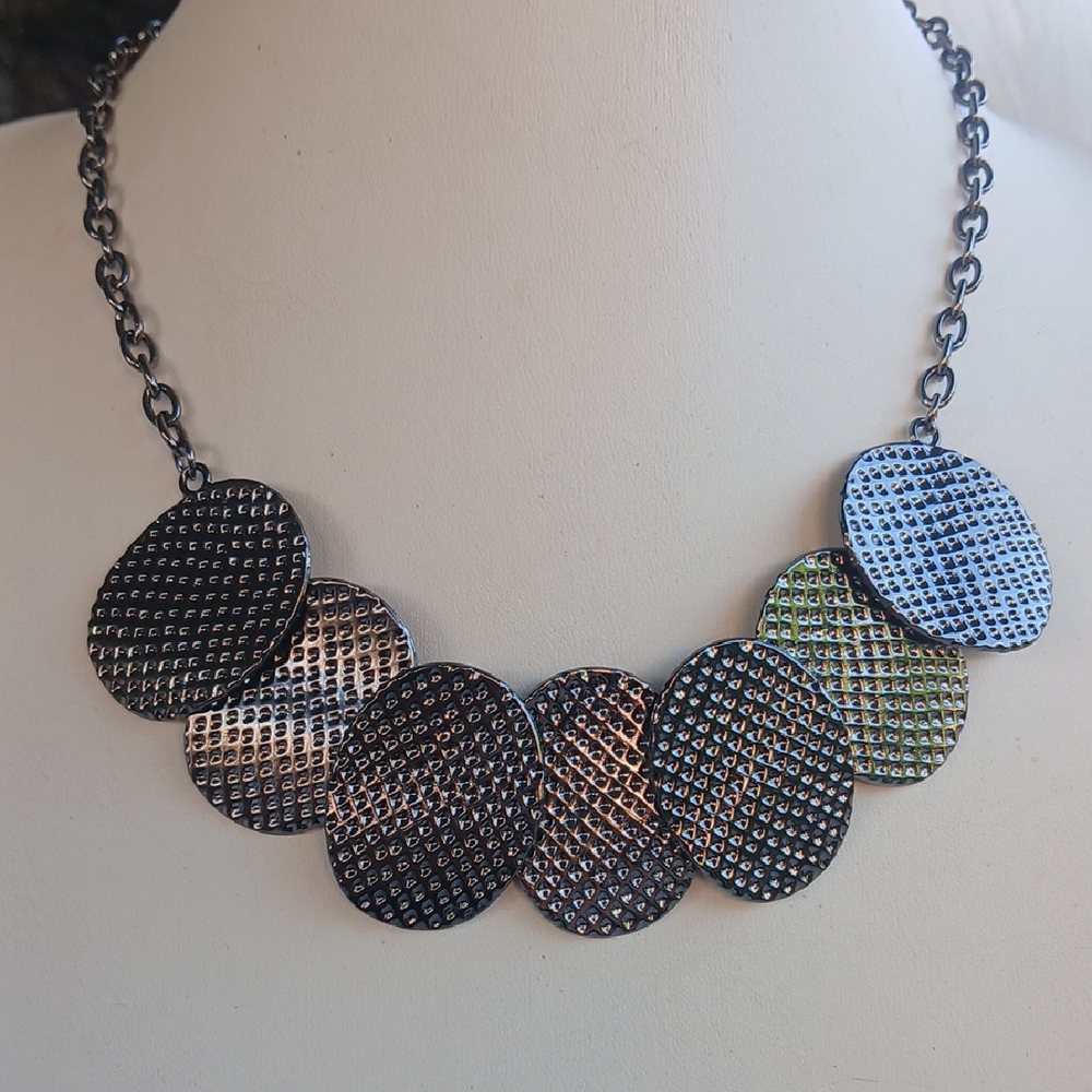 Paparazzi Metallic Textured Disc Necklace